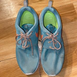 Women’s Nike roshe shoes